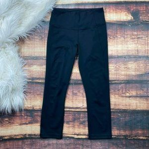 $5 SALE Under Armour Black Workout Crops Pants